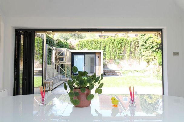 3 bedroom end of terrace house to rent - Photo 1