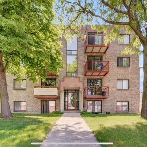 Au centre de Repentigny appartements 41/2 à Louer - Photo 2