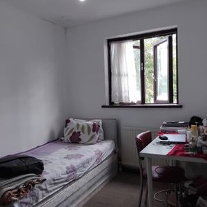 Room in a Shared House, Brownlow Road, E7 - Photo 2