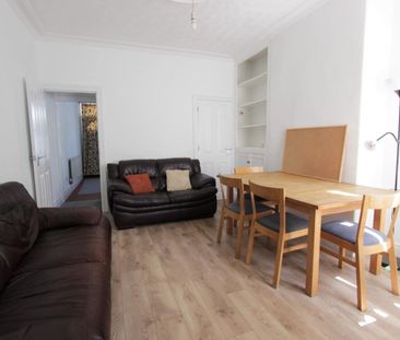 4 bedroom House To Let - Photo 4