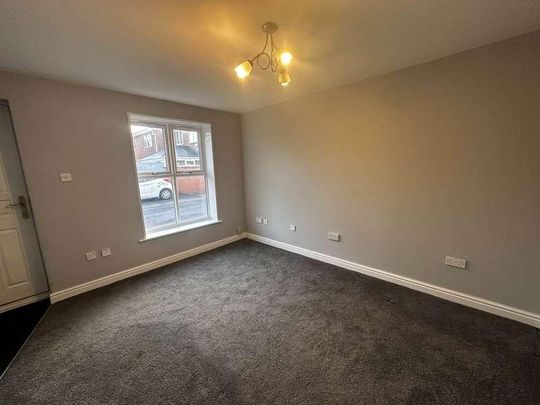 Buckingham Grove, Grimsby, DN33 - Photo 1