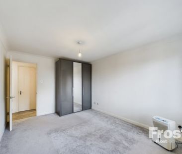 Missenden Gardens, Burnham,SL1 - Photo 3