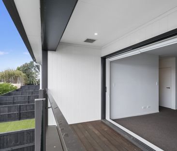 Spacious 2 Bedroom 1 Bathroom Apartment - Photo 3
