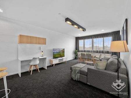 Fully Furnished 2 bedroom on high floor with stunning river and city views - Photo 3