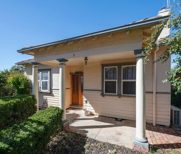 Stylish 3-Bedroom Home Just Minutes from the CBD! - Photo 1