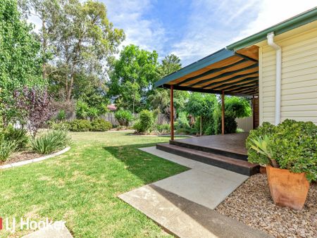 Charming & Comfortable 2-Bedroom Home! - Photo 2