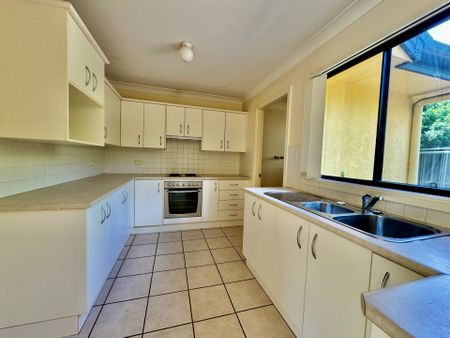 NORTH TAMWORTH - Spacious Townhouse in Convenient Location - Photo 5