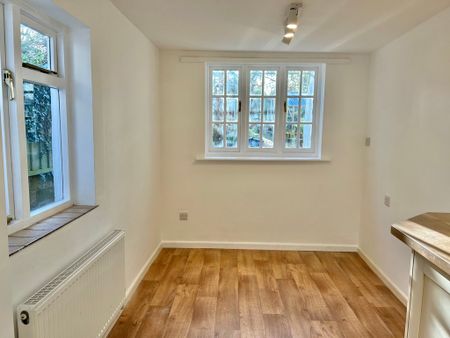 2 bedroom Beautiful Two Bedroom Cottage to rent - Photo 5