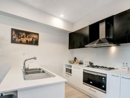 Convenience Galore - Heart of Pascoe Vale! - Photo 2