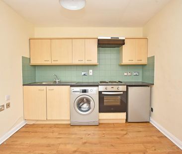 1 bedroom ground floor flat to rent - Photo 3