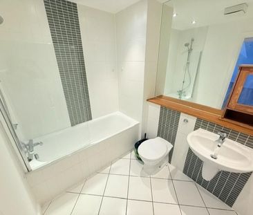 2 bedroom penthouse to rent - Photo 6
