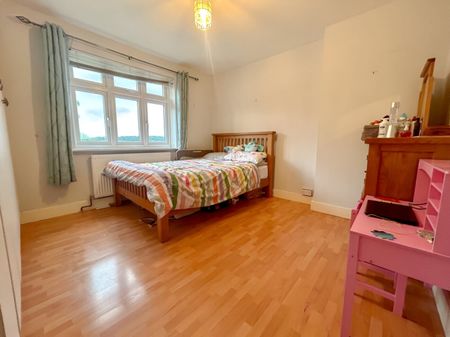 3 Bedroom House To Let - HP13 - Photo 5