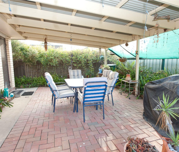 Comfortable & Convenient Living in North Albury - Photo 5