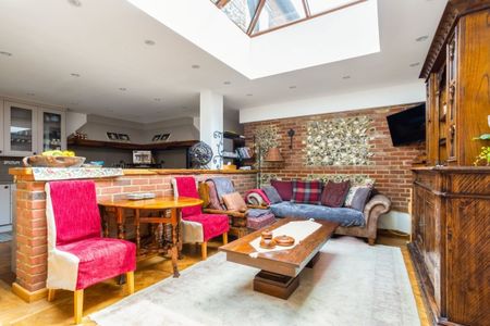 8 bedroom detached house to rent - Photo 2