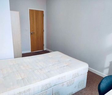 Flat 6, Red Brick House, 28 Trippet Lane, S1 4EL - Photo 3
