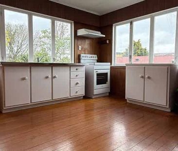Classic 2-Bedroom Home in Central Papatoetoe - Photo 4