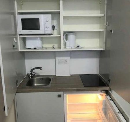 Studio to rent - Photo 2