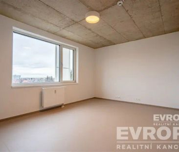 Nabízíme Vám k pronájmu moderní byt o dispozici 1+kk a velikosti 28... - Photo 6