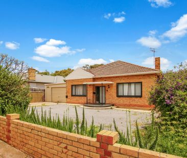 Bright, Friendly & Modern Three Bedroom Home in a Sought-After Loca... - Photo 5