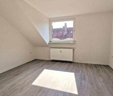 Frisch renovierte 3-Zi.-DG-Whg. mit modernem Badezimmer - Foto 1