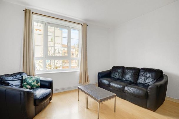 3 bedroom flat to rent - Photo 1