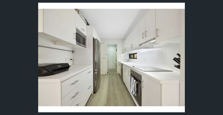 Partially furnished 2 bedroom apartment - moments to everything. - Photo 2