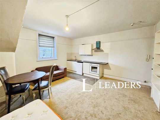 studio to rent The Drive, Hove, East Sussex, BN3 - Photo 1