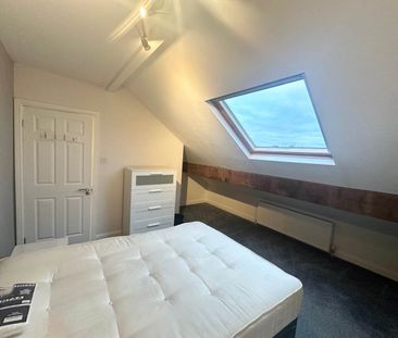 Rosemont Walk (room 4), Bramley, Leeds - Photo 5