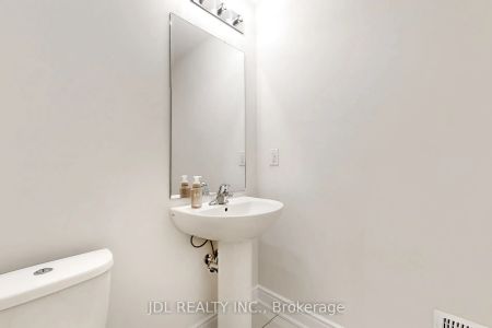 Condo Townhouse For Lease | N9249432 - Photo 2