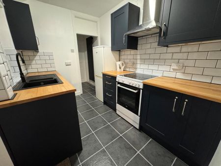 3 bedroom terraced house to rent - Photo 4