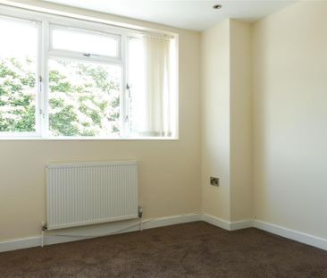 Westley Grove, Fareham - Photo 3