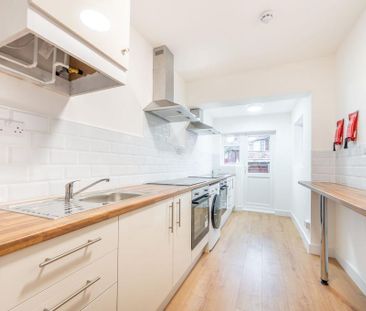 5 bedroom semi-detached house to rent - Photo 3