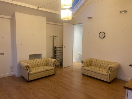 2 Bed Flat, Pinner Road, HA1 - Photo 1