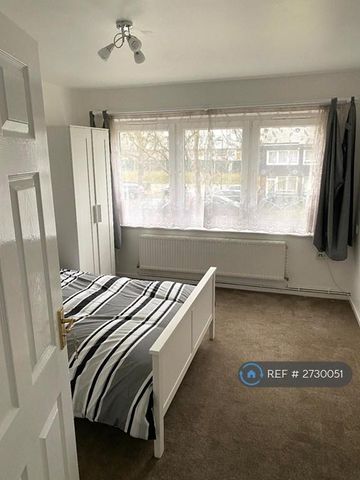 1 bedroom in a flat share to rent - Photo 3