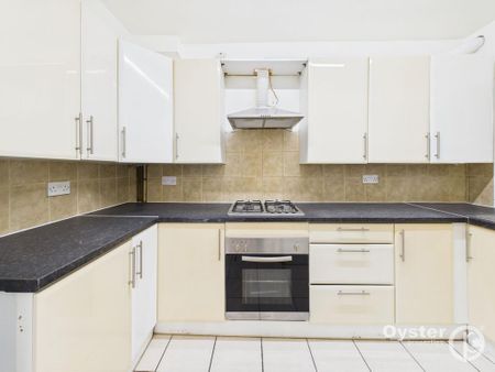 3 bedroom semi-detached house to rent - Photo 3