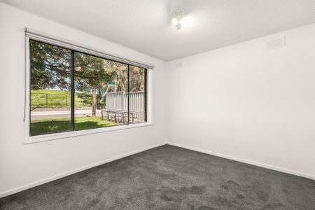 Leafy Essendon North Apartment - Photo 3