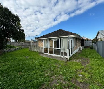 2 Bedrooms plus Conservatory - Photo 4