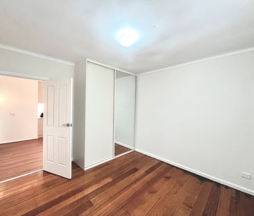 THREE BEDROOM HOME IN CENTRAL LOCATION - Photo 4