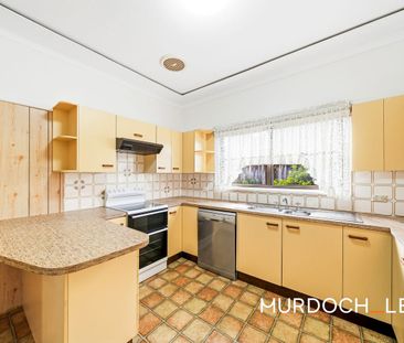 Refurbished 3 bedroom house in convenient location - Photo 3