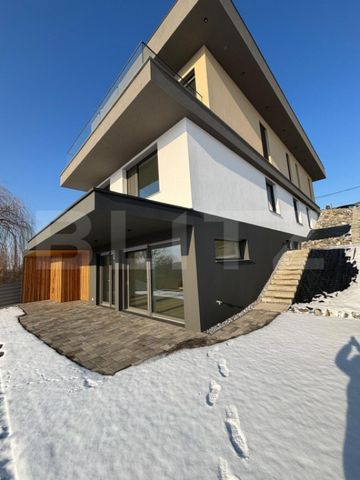 Casă individuală, nouă, modernă, 270 mp utili + 860 mp t - Fotografie 3