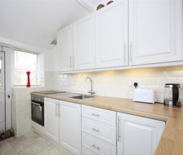 2 bedroom end of terrace house to rent - Photo 5