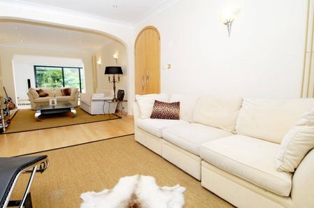 5 bedroom detached house to rent - Photo 2