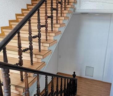 Lichtdurchflutete Dachgeschosswohnung mit Einbauküche in zentraler ... - Photo 1