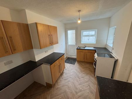 2 bedroom terraced house to rent - Photo 4