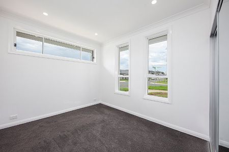 Contemporary Living - Photo 2