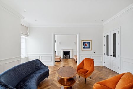 A superb apartment located on Kensington Court Gardens, W8. - Photo 4