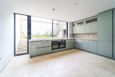 4 bedroom end of terrace house to rent - Photo 3