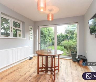 4 bedroom semi-detached house to rent - Photo 4