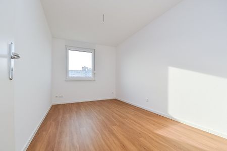 KOMFORTABEL WOHNEN - 3-ZIMMER MIT AUFZUG, BALKON, FUSSBODENHEIZUNG UND EINBAUKÜCHE - Photo 4