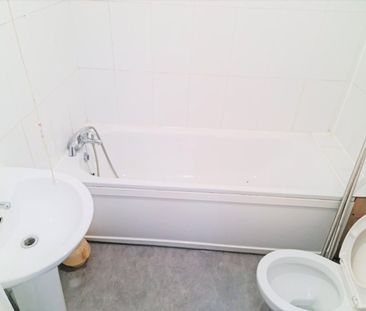 Room in a Shared House, Lansdowne Road, IG3 - Photo 4